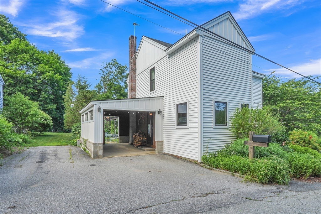 211 Mendon St, Hopedale