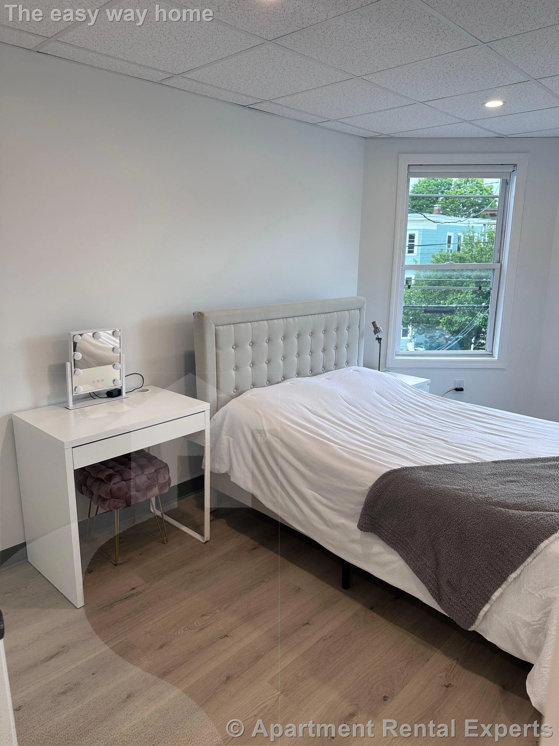 301-303 Boston Ave, Tufts