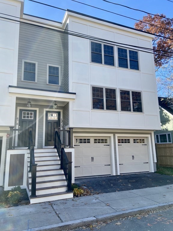 8 Maplewood St, West Roxbury