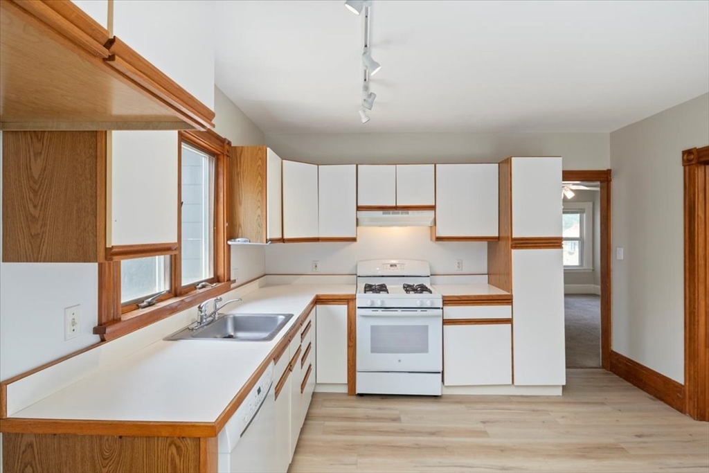 40 Whitehall St, East Dedham