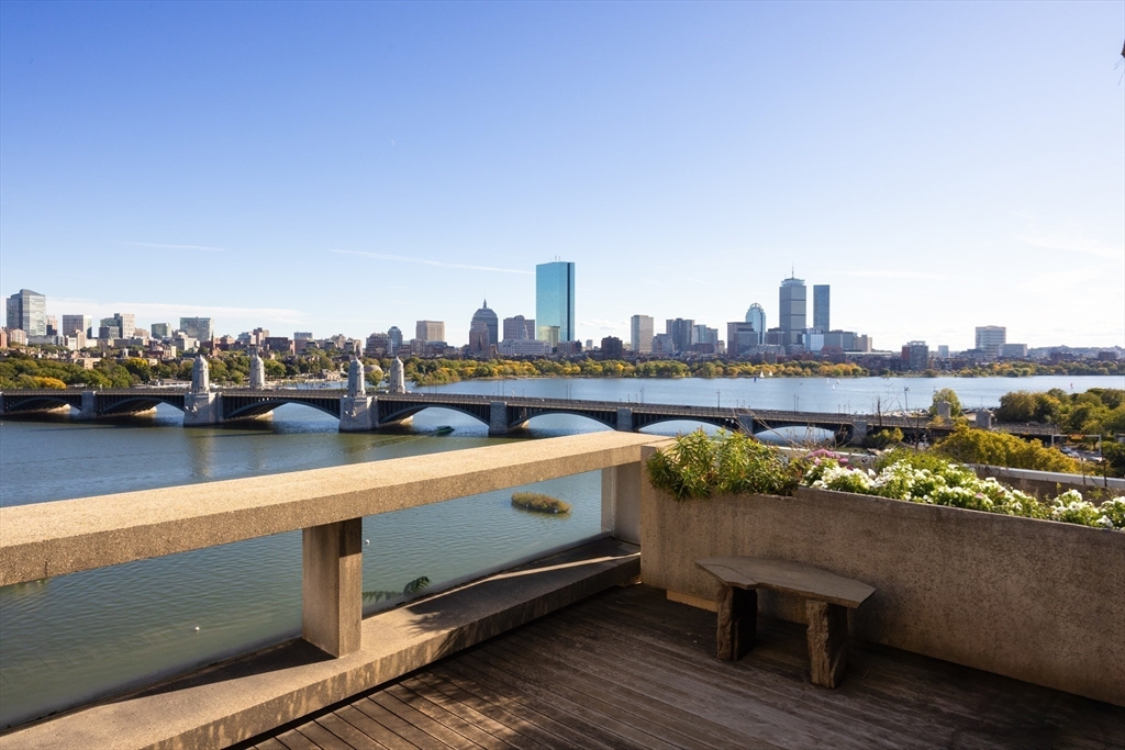 75-83 Cambridge Pkwa, East Cambridge