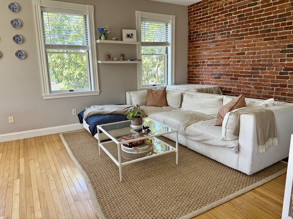 255 Main St, Charlestown