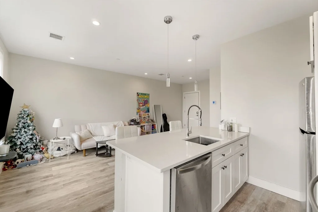 1457 Tremont St, Mission Hill