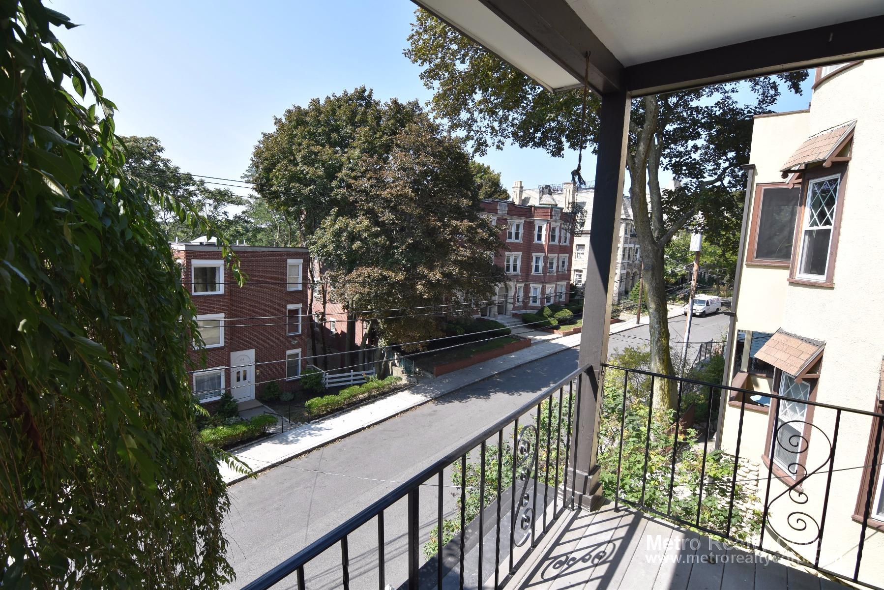 303 Tappan St, Washington Square