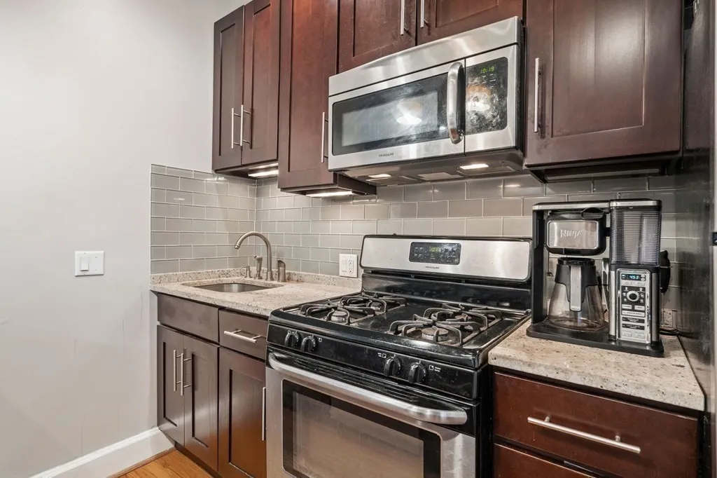 100 Old Harbor St, South Boston