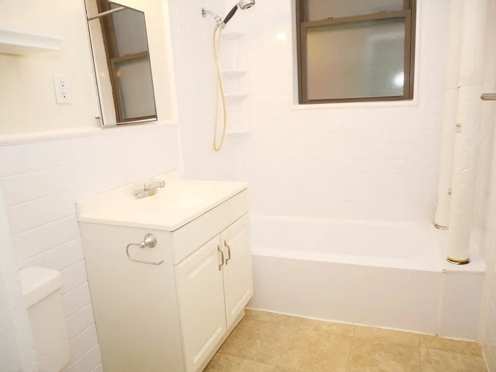 1382 Beacon St, North Brookline