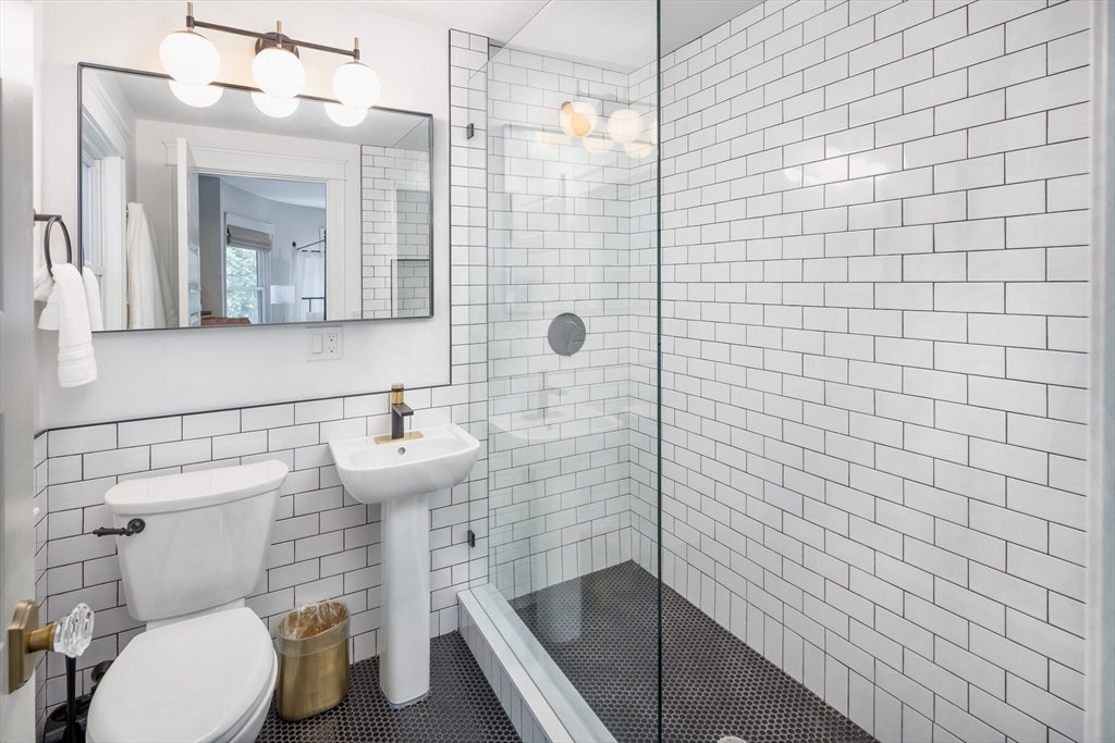 44 Winslow Rd, Brookline