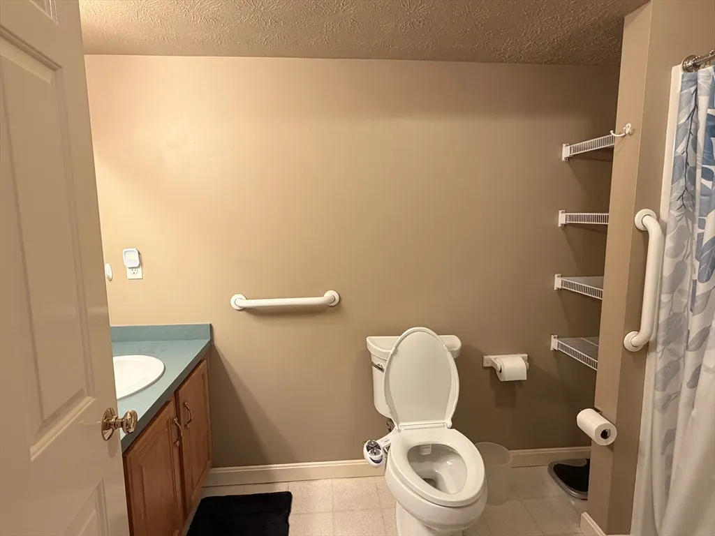 7 Conant Rd, Winchester