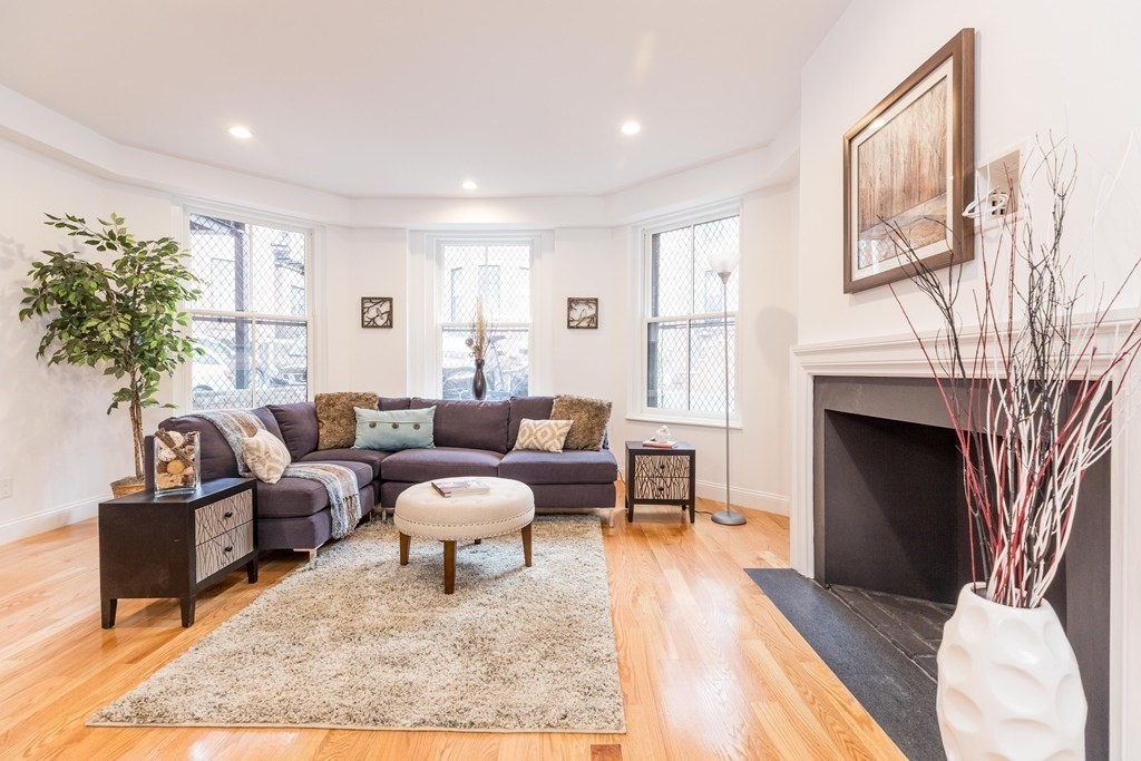 61 Commonwealth Ave, Back Bay