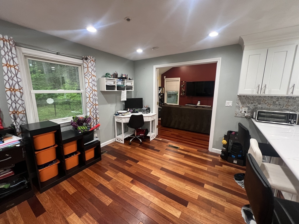 45 Winterberry Way, Bedford