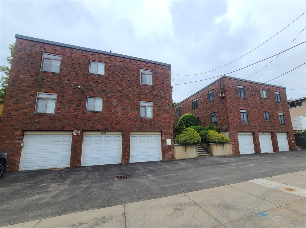 425 Newport Ave, Quincy