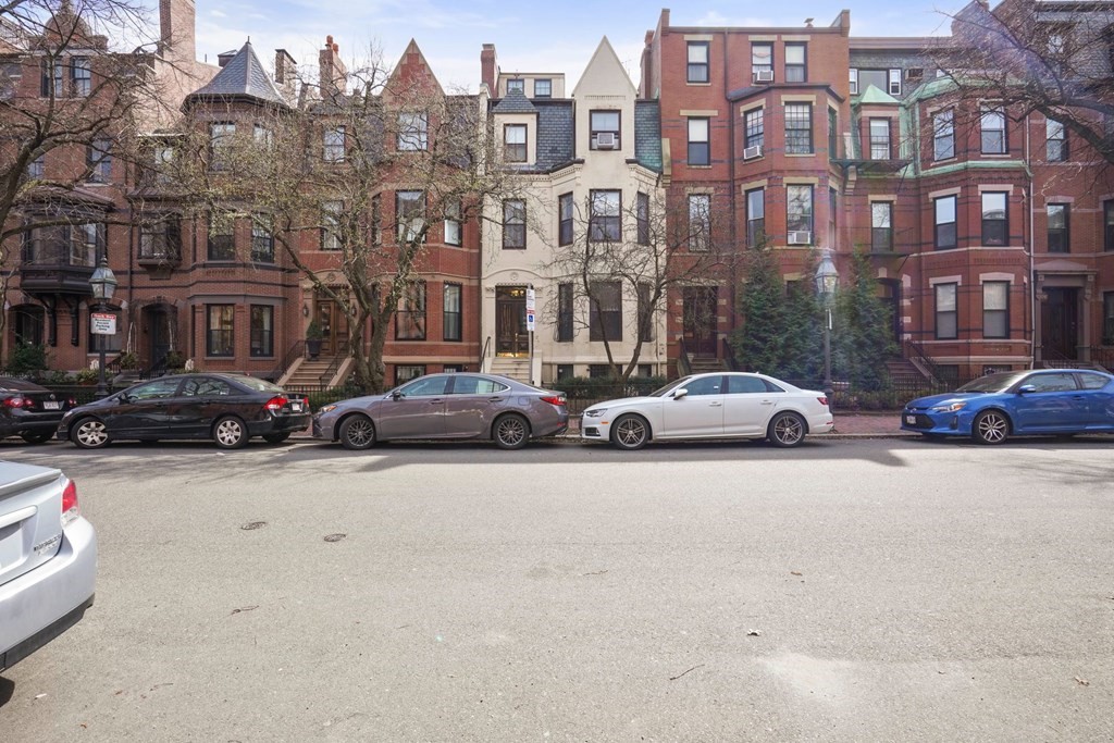 296 Marlborough St, Back Bay