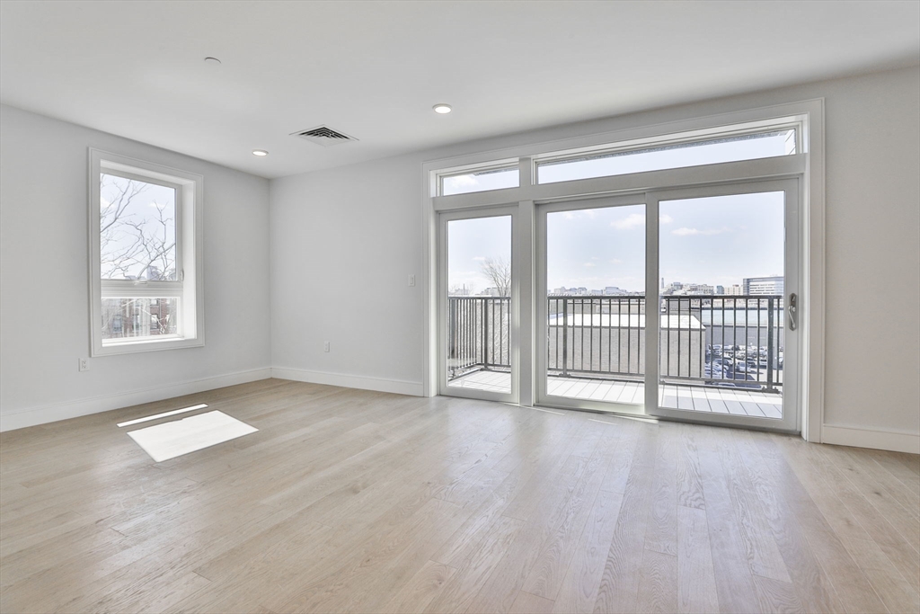 301 Border St, East Boston