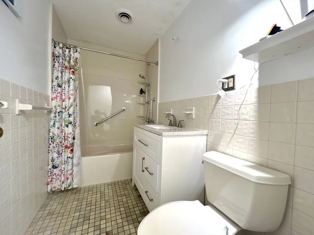 15 Thompson Dr, Randolph