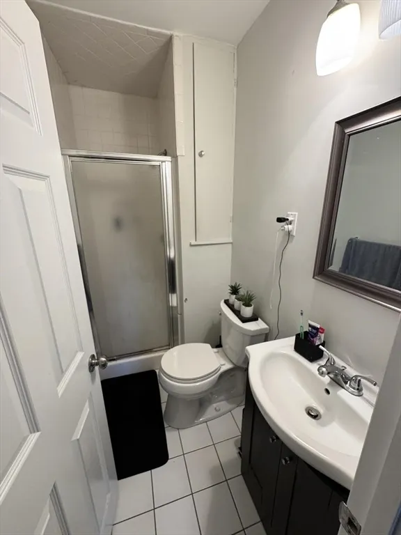 214 Lake Shore Rd, Oak Square