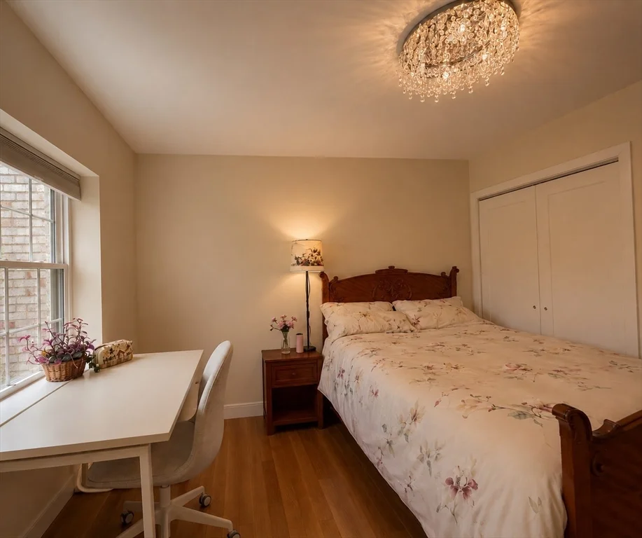 30 Lake Shore Ct, Brighton