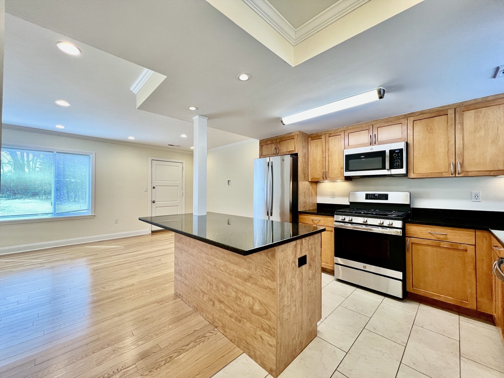 180 Thornton Rd, Chestnut Hill