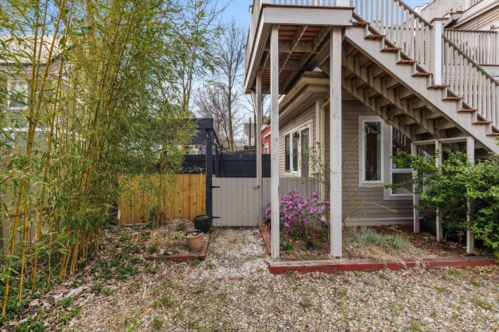 31 Millmont St, Roxbury