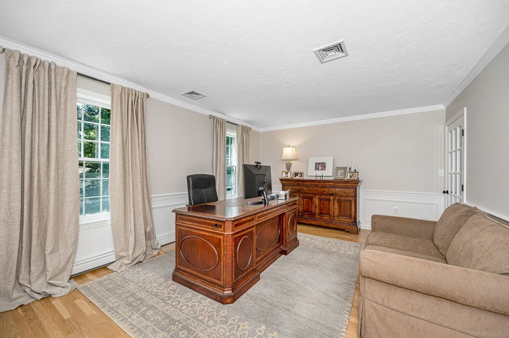 4 Nashoba Dr, Chelmsford