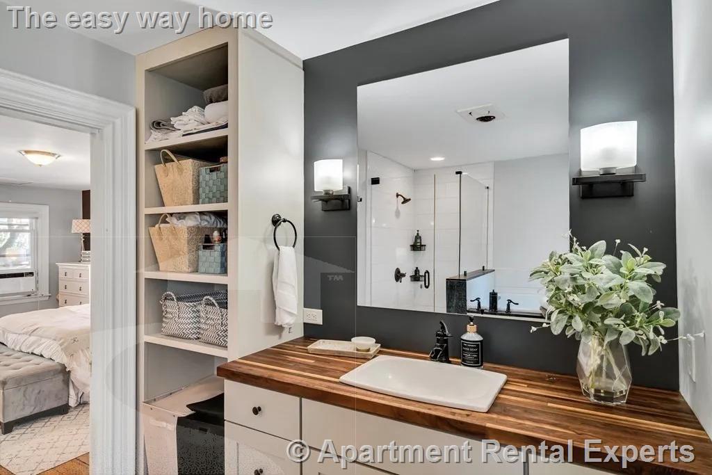 1 Riverside Pl, Riverside