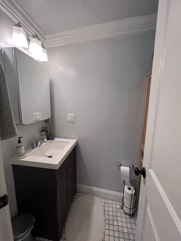 142 Centre St, Mission Hill