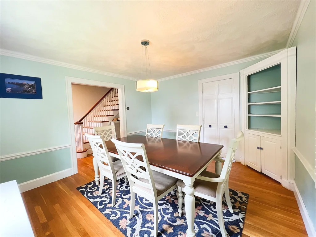 31 Grassmere Rd, Chestnut Hill