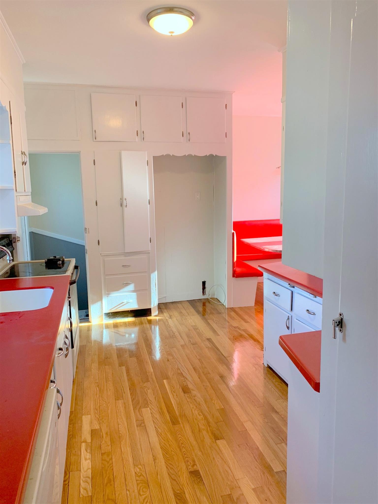 95 Cedar St, Powder House Square