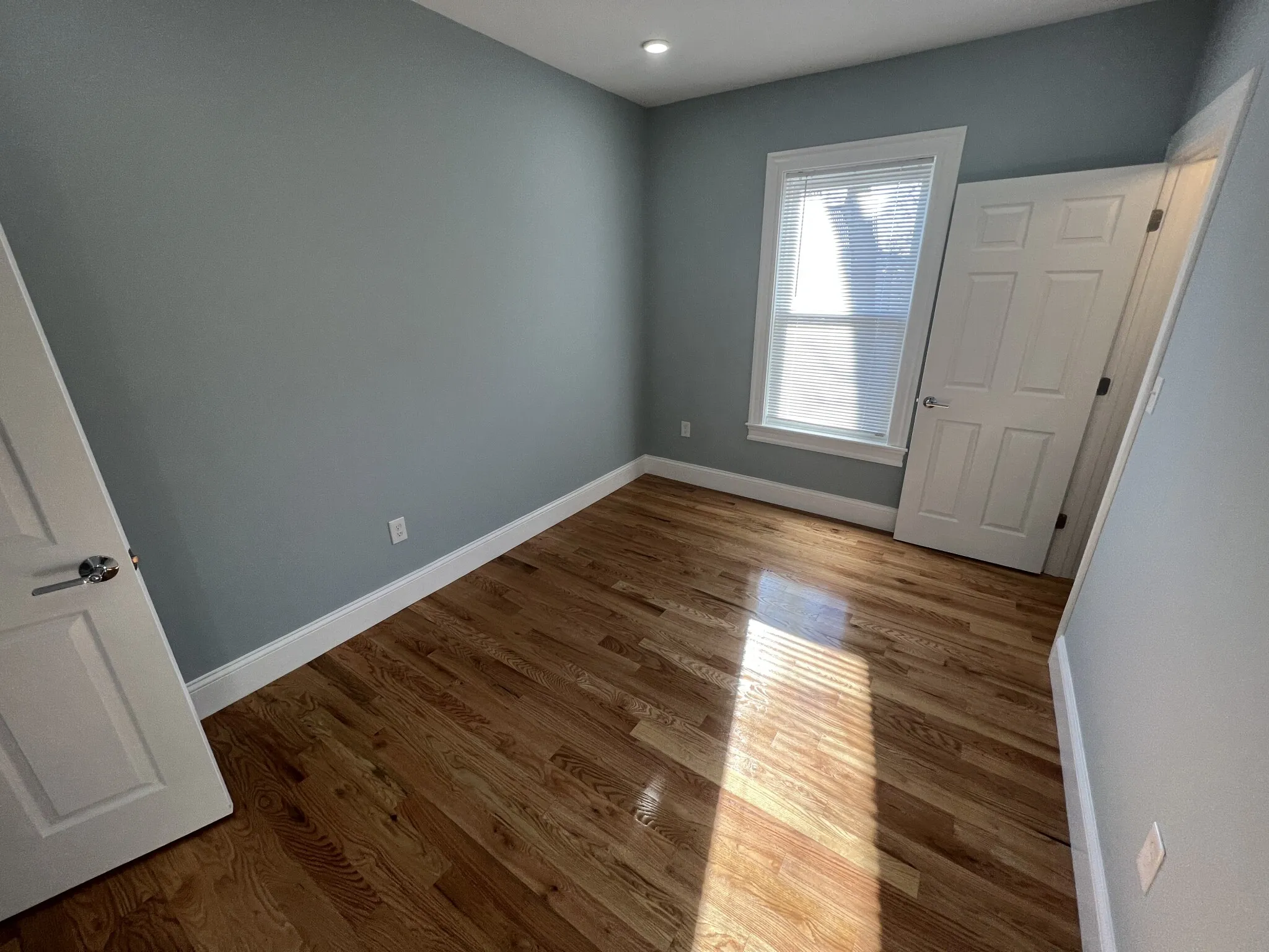 372 Oxford St, Ward Two