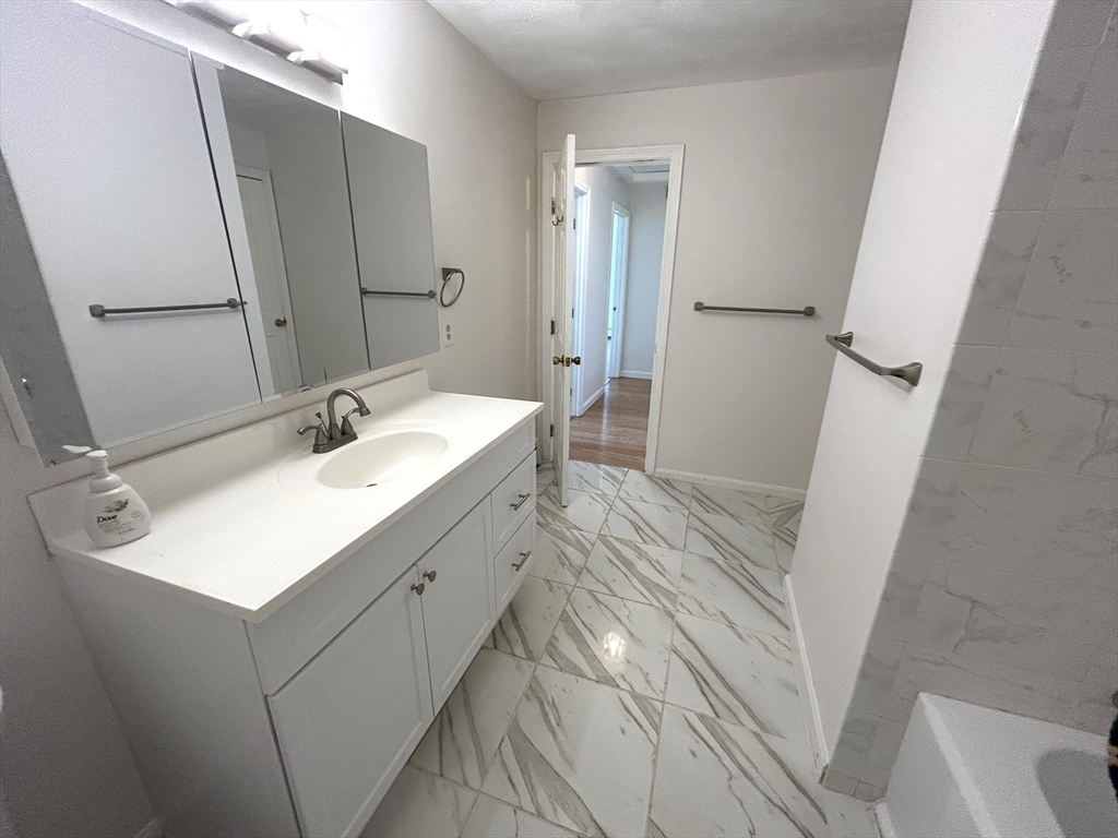 12 Homeward Ln, Natick