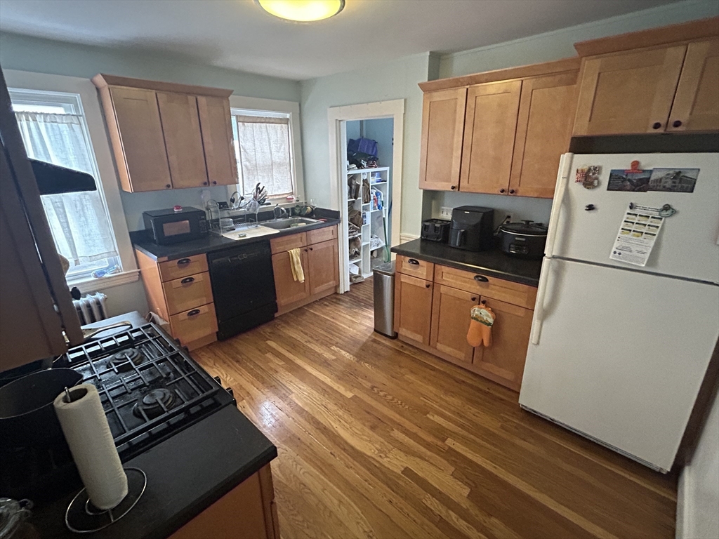 25 Irvington Rd, West Somerville