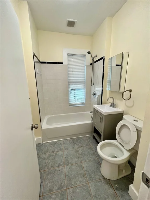 22 Anita Ter, Roxbury