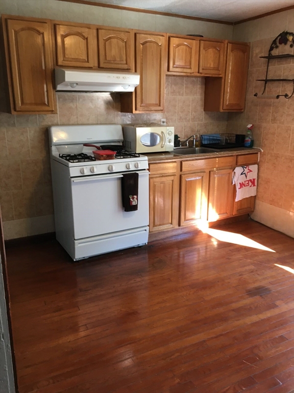 739 Parker St, Mission Hill