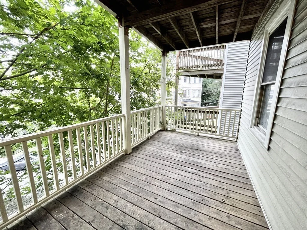 7 Iroquois, Mission Hill