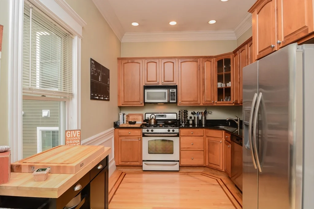 193 W 8th St, South Boston