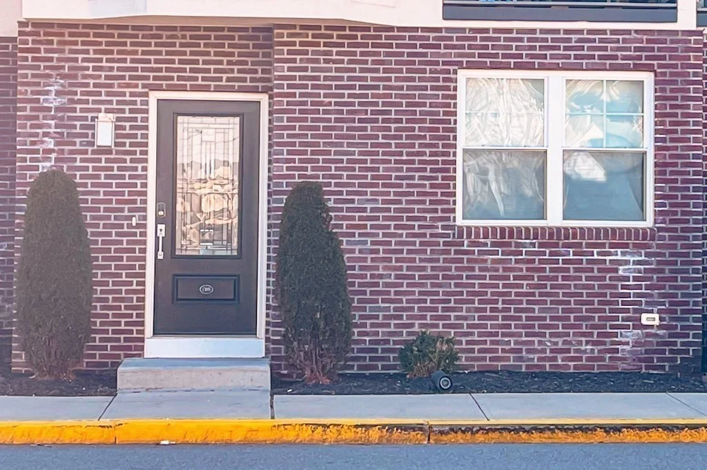 2 N Main St, Mansfield