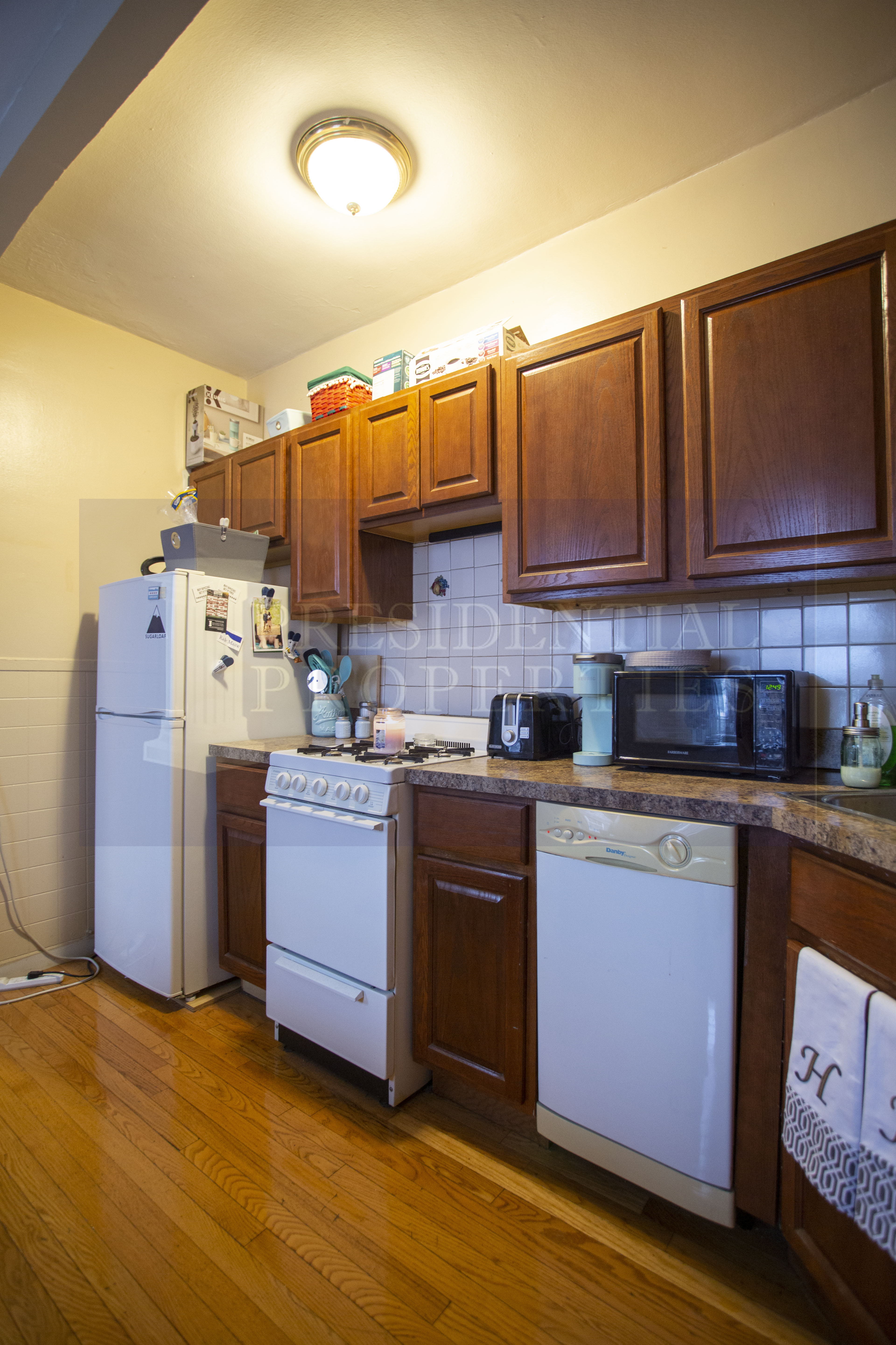 1 bed, 1 bath apartment for rent at 28.5 Myrtle St Unit 8, Beacon Hill — photo 2 of 10