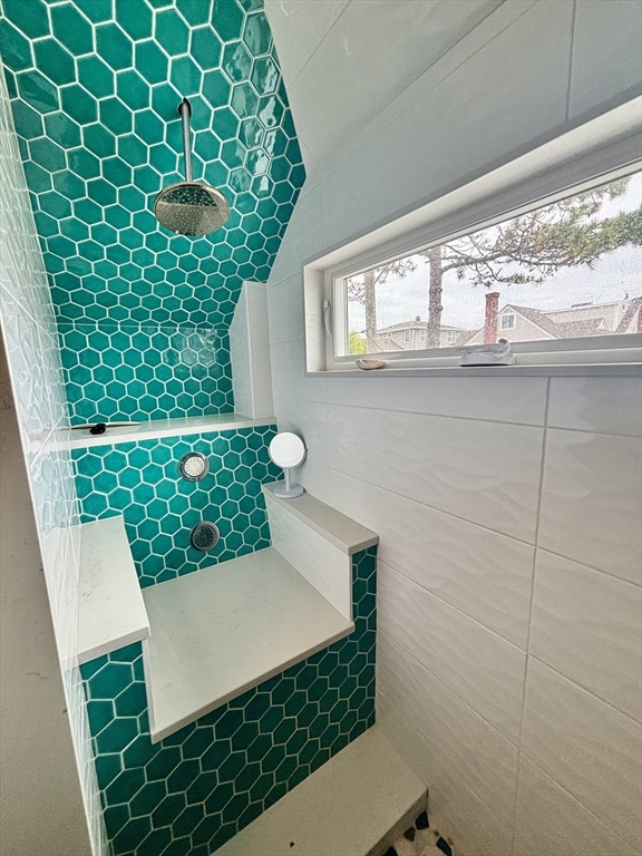 86 Manomet Ave, Hull