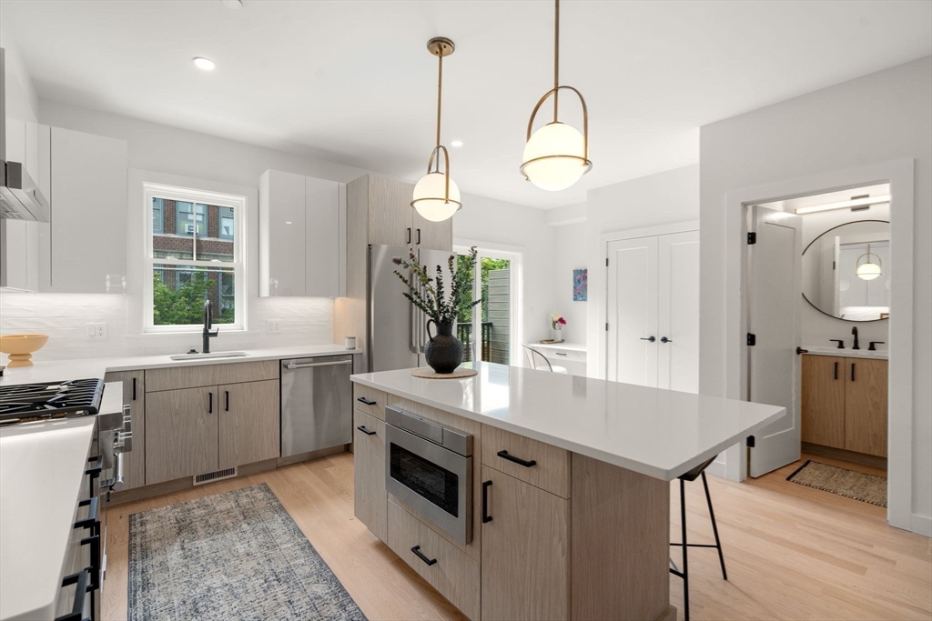 176 School St, Jamaica Plain