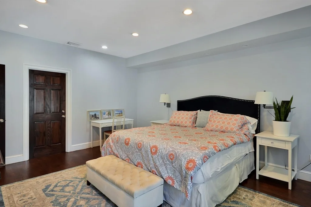 9 Atlantic St, South Boston