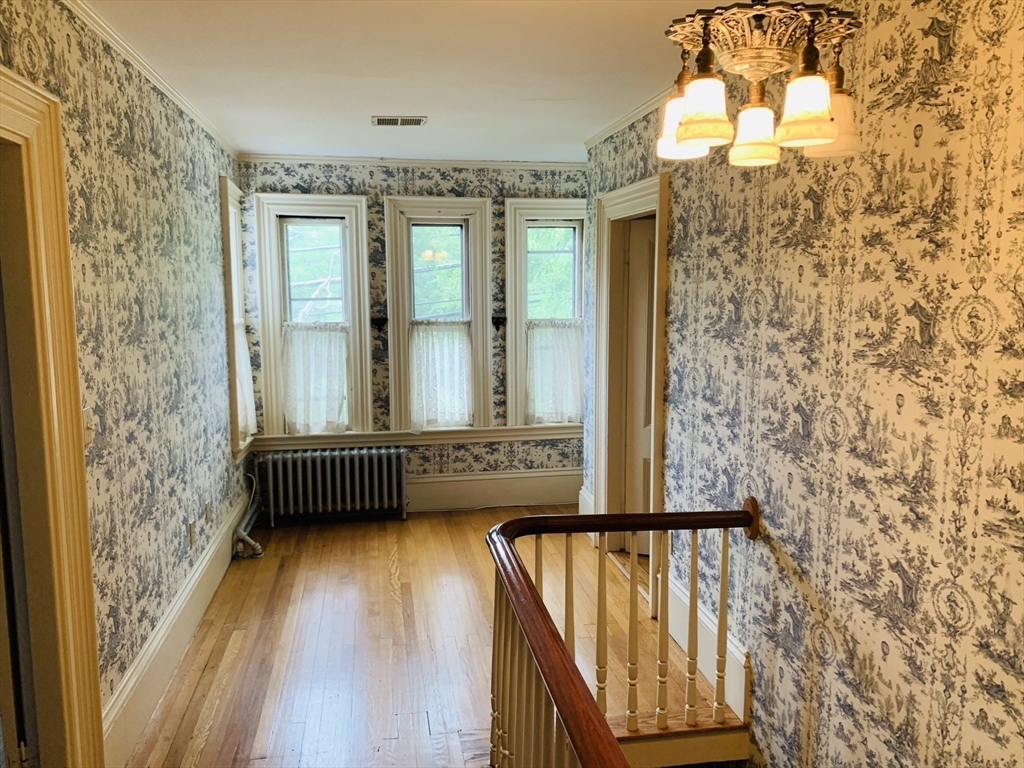 984 Chestnut St, Newton Upper Falls