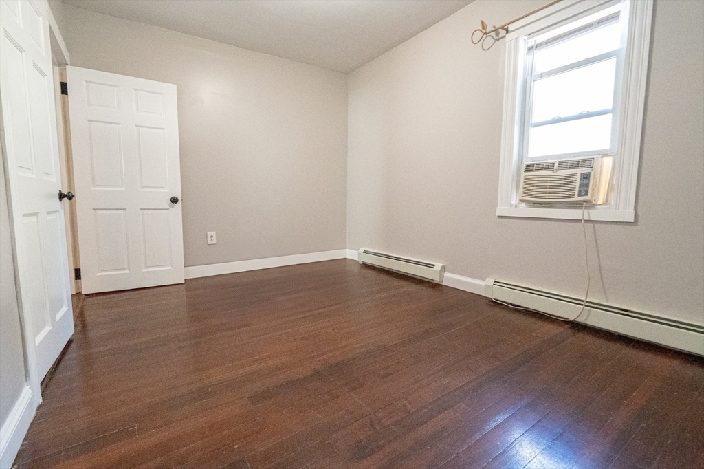 28 Harding Ter, Dedham