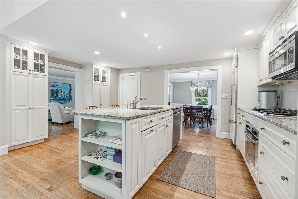 37 Tennyson Rd, Wellesley