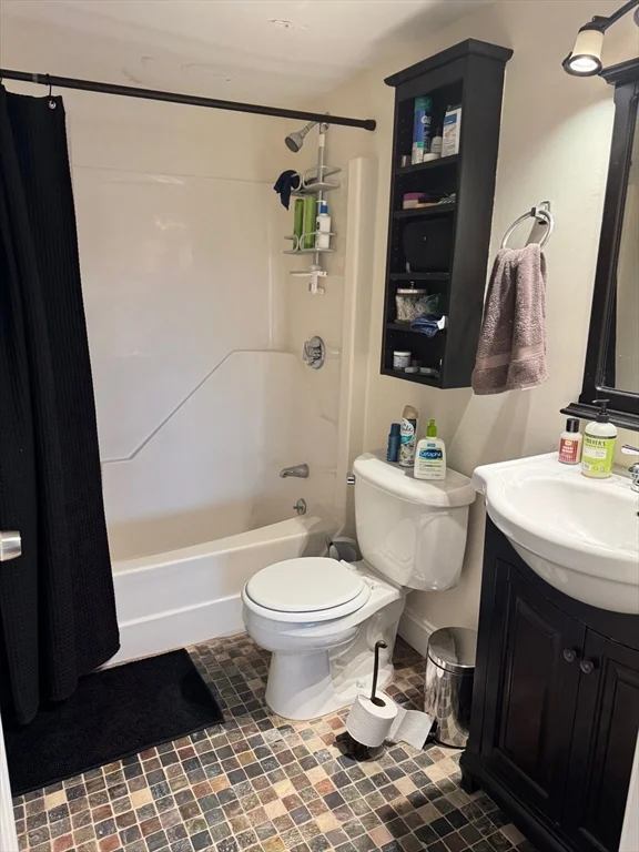 64 Forest St, Medford