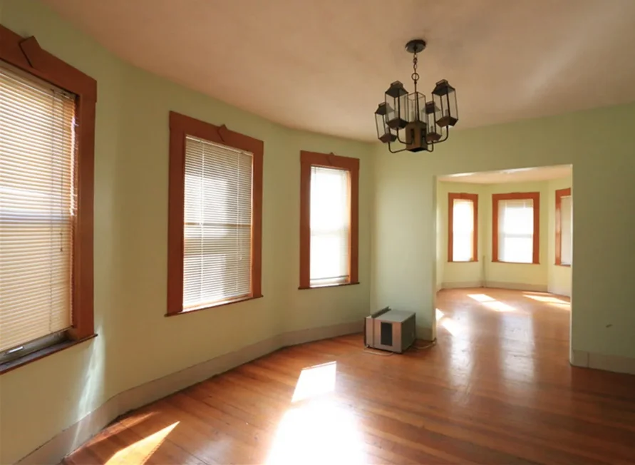 59 Conwell Ave, West Somerville