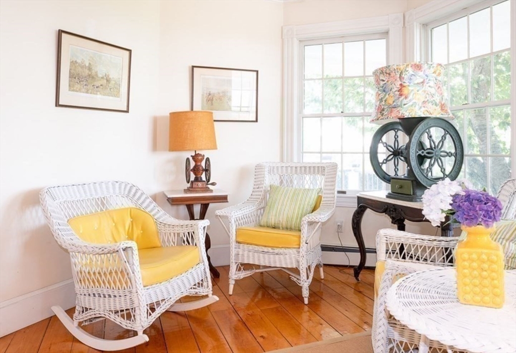 4 Spray Ave, Marblehead