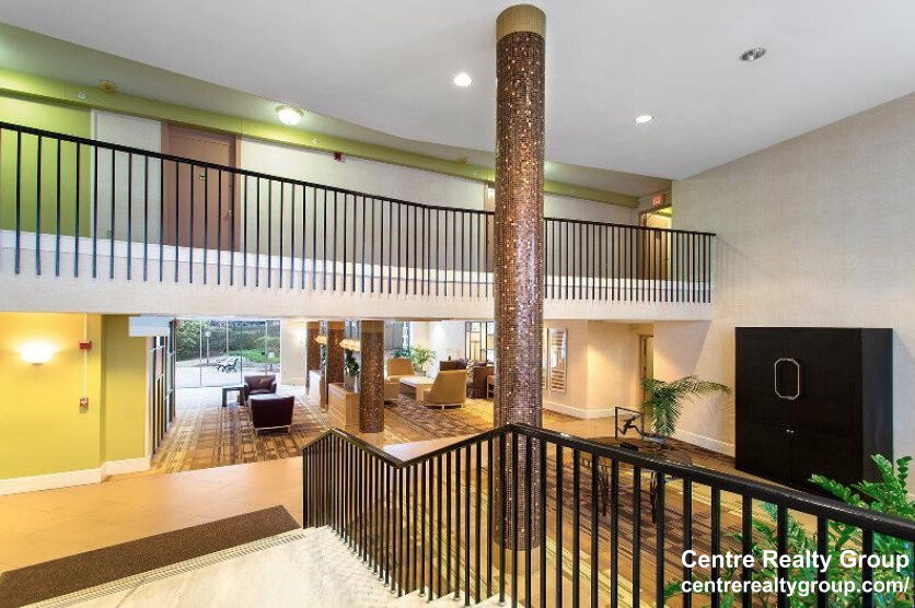 101 Monmouth St, Longwood