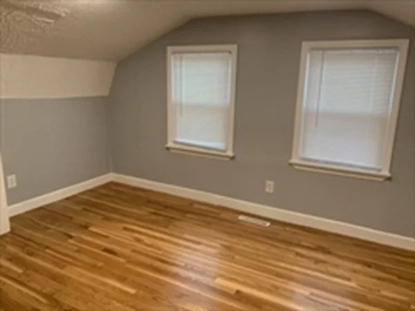 28 Paomet Rd, Weymouth