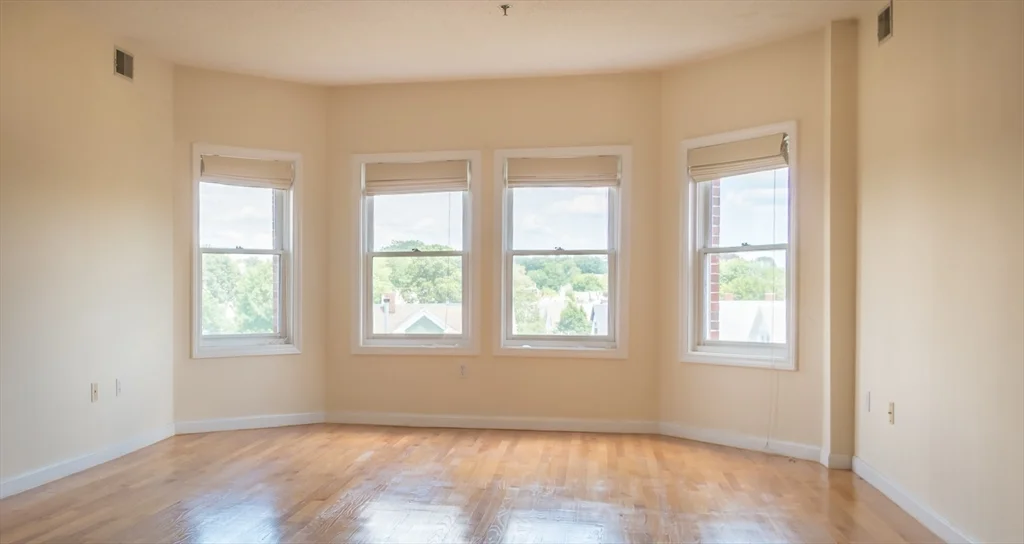 2456 Massachusetts Ave, North Cambridge