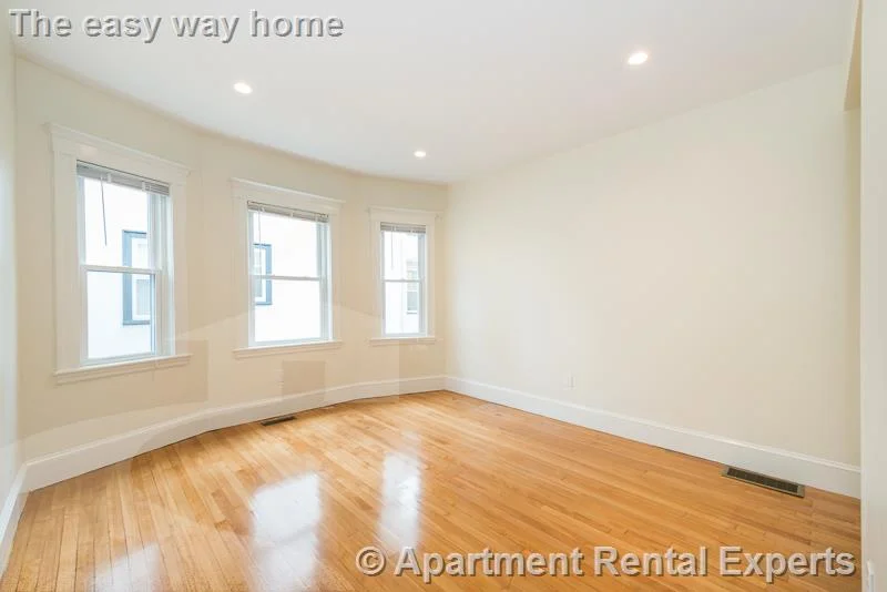 299-301 Alewife Brook Pkwy, Tufts