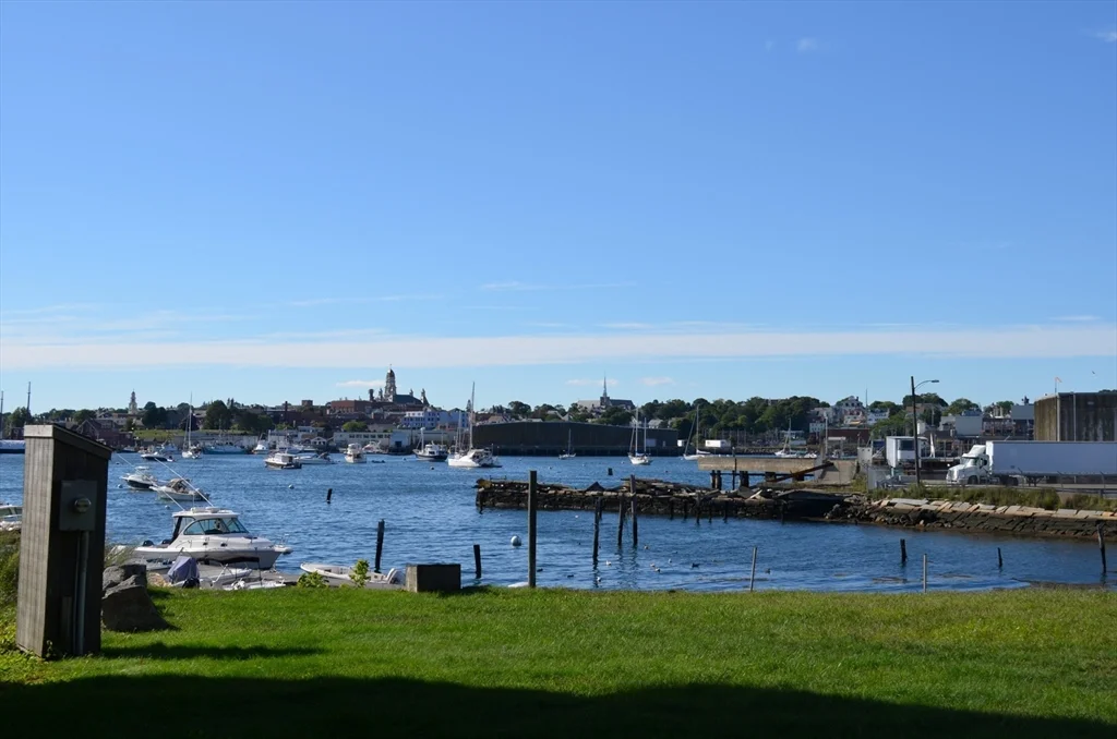 5 Pirate's Ln, East Gloucester